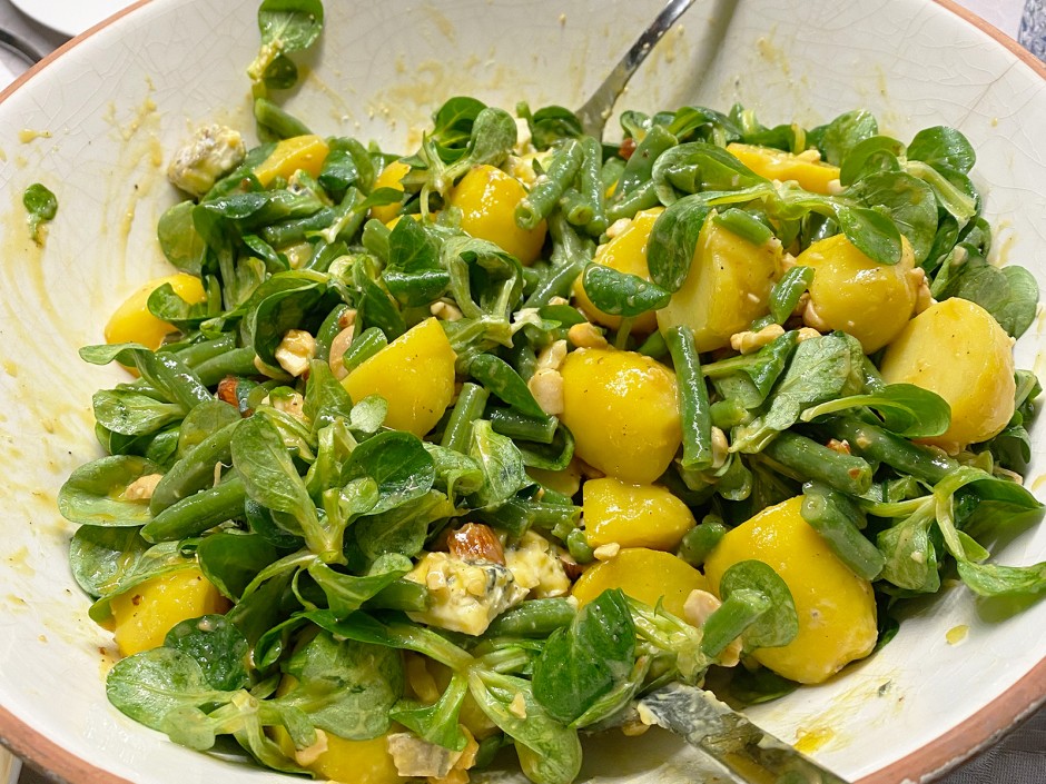 Gerösteter Kartoffelsalat mit Blauschimmelkäse