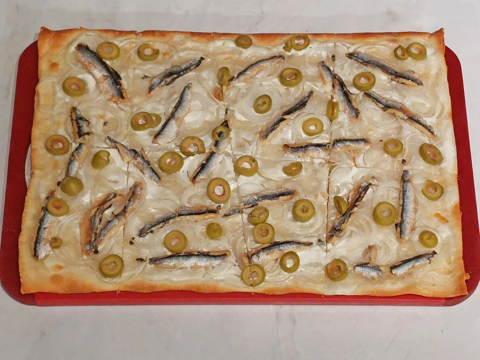 Flammkuchen mit Anchovis