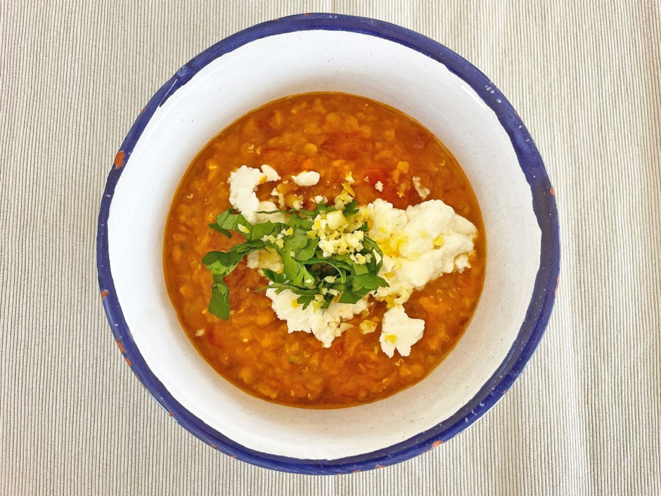 Indischer Linseneintopf mit Feta