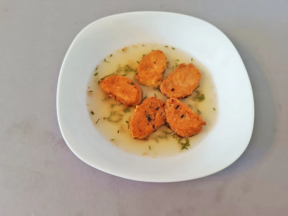 Semmelsch&ouml;berl in klarer Suppe