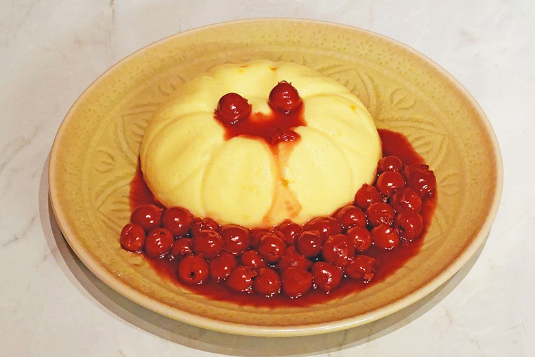 Safran-Vanille-Pudding mit Kirschen