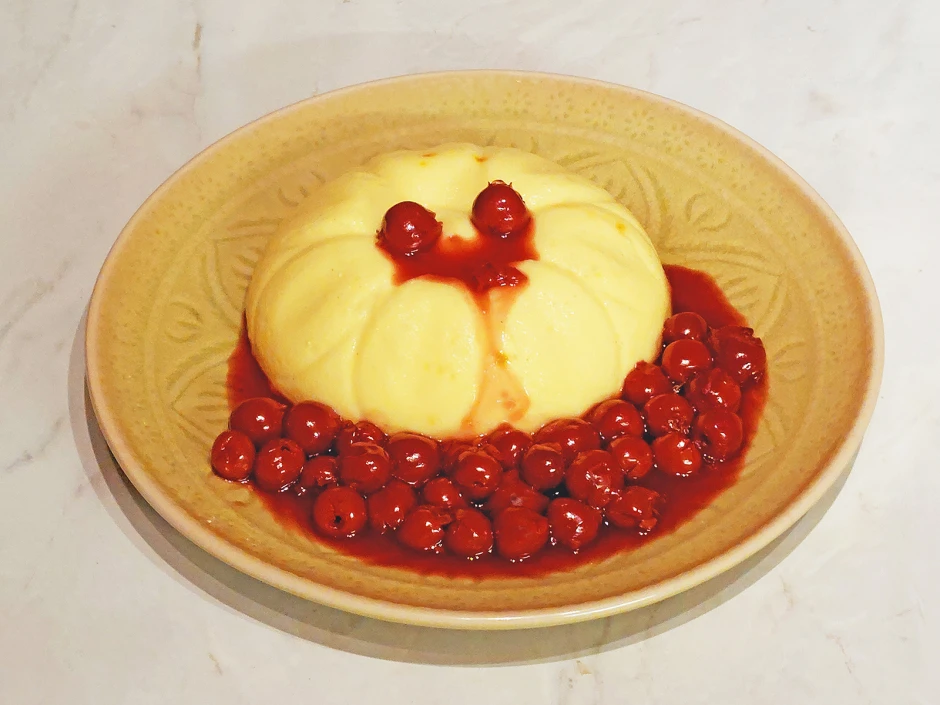Safran-Vanille-Pudding mit Kirschen