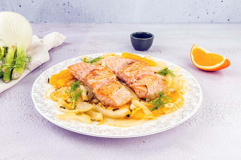 Lachsfilet mit Fenchel-Orangen-Gemüse
