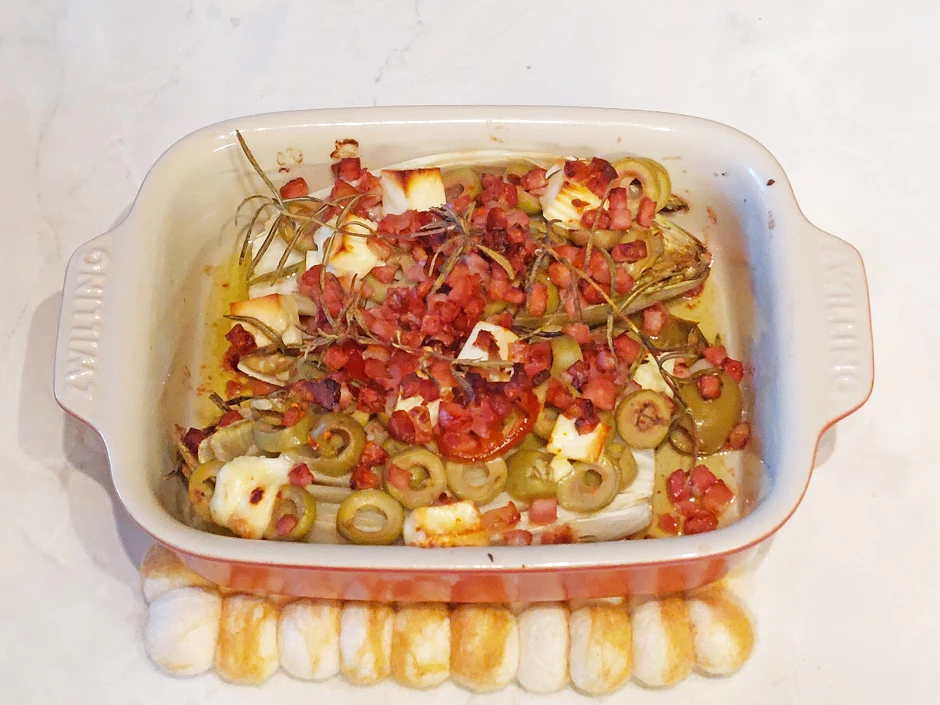 Chicor&eacute;e mit Oliven &uuml;berbacken
