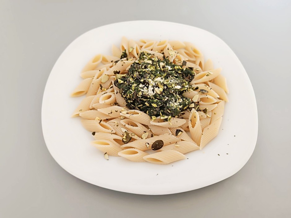 Dinkelnudeln mit Bärlauchpaste und Kürbiskernen