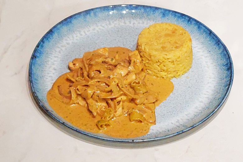 Hühner-Zwiebel-Curry mit Tikka-Masala-Rahm