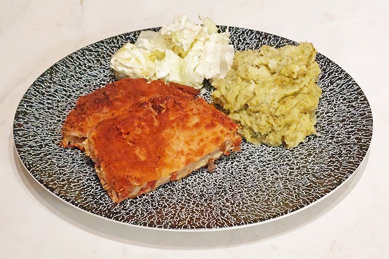 Panierter Pizzaleberkäse mit Kartoffel-Basilikum-Püree