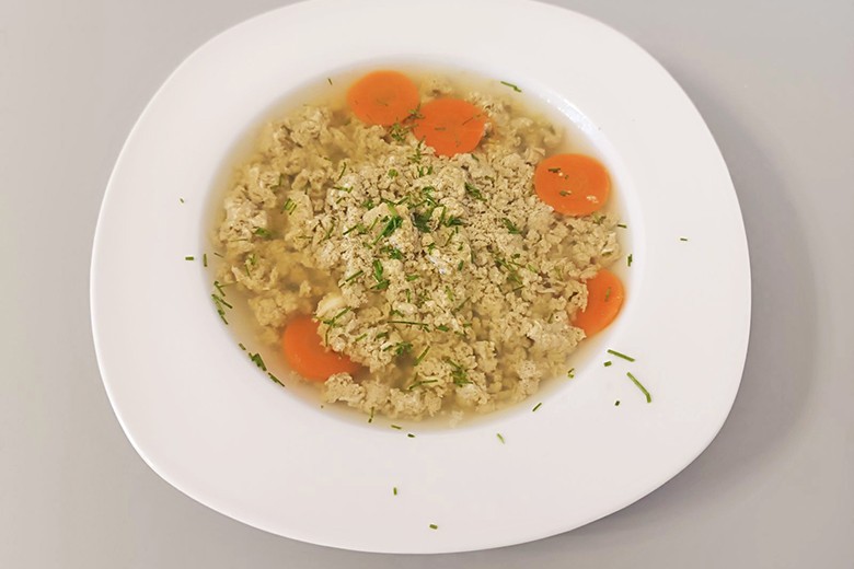 Eintropfsuppe mit Hanfmehl