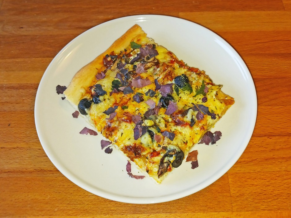 Pikante Pizza mit Algenmix
