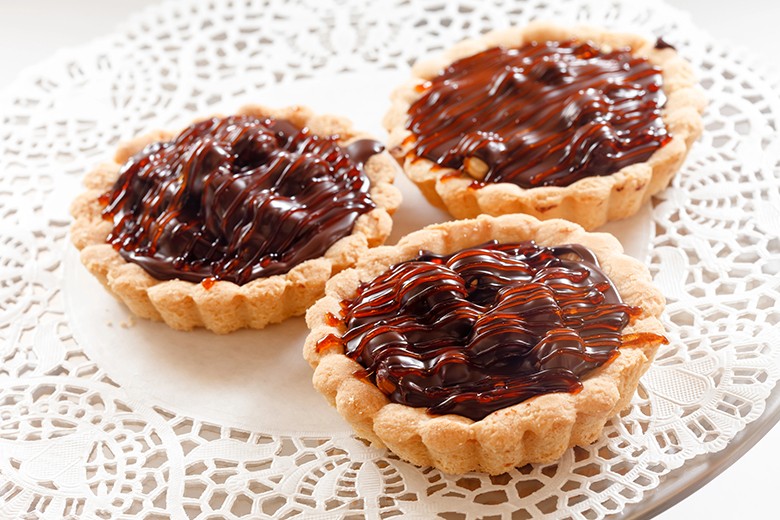 Schoko-Erdnuss-Tartelettes mit Salzkaramell