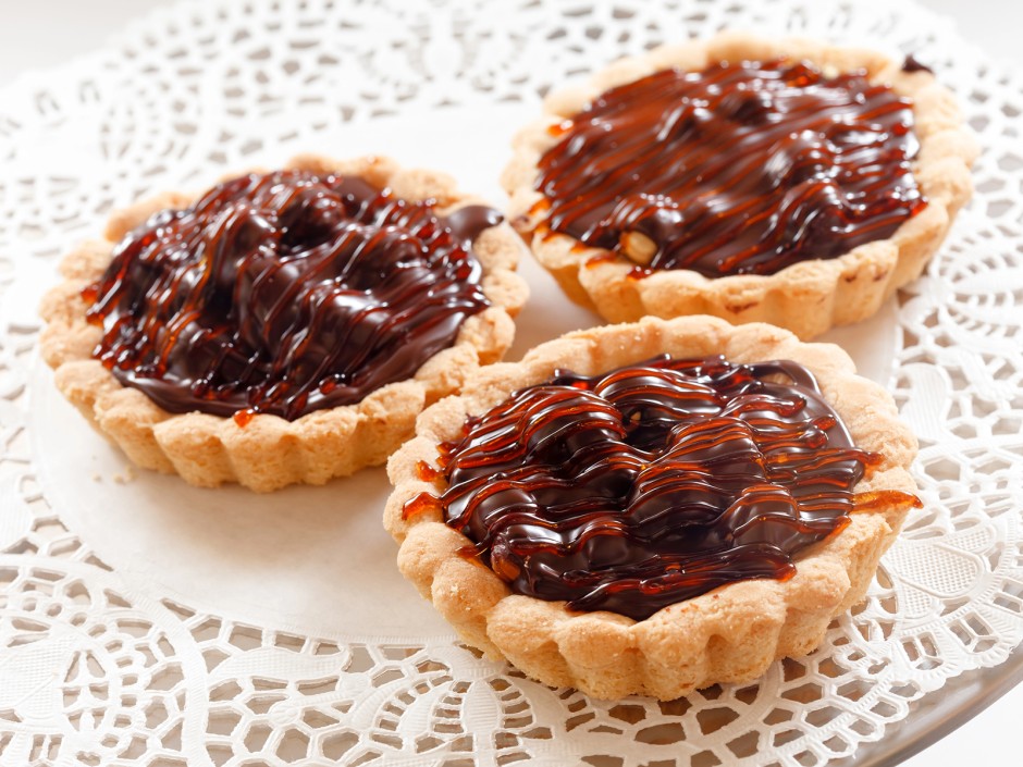 Schoko-Erdnuss-Tartelettes mit Salzkaramell