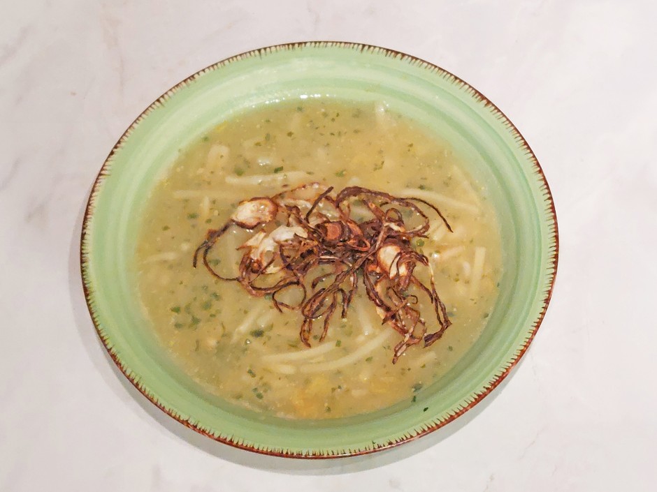 Kartoffel-Bambussuppe mit Zwiebelhaube