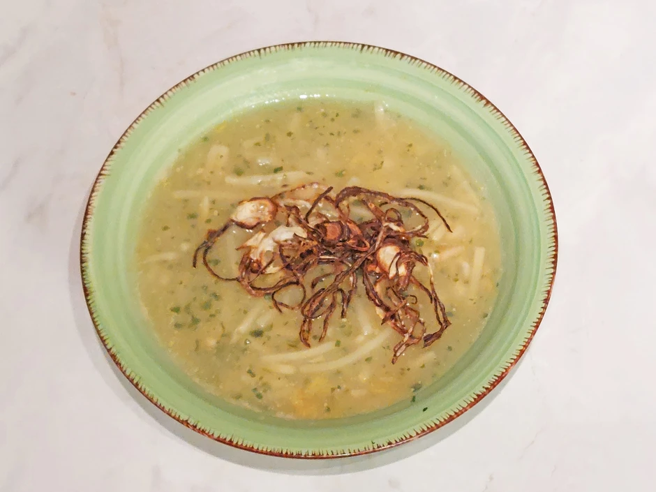 Kartoffel-Bambussuppe mit Zwiebelhaube
