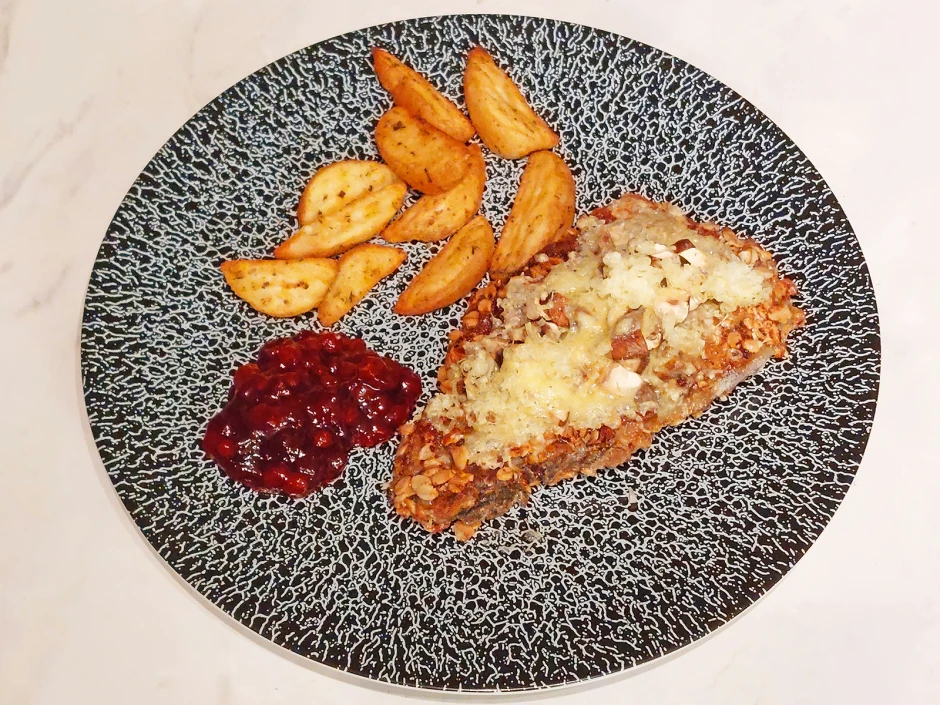 Schweineschnitzel mit Bergk&auml;se und Champignons