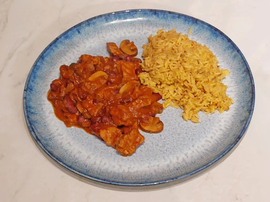 Pikantes Schweinegulasch mit Kidneybohnen