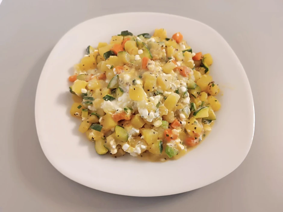 Gemüsepfanne mit Hüttenkäse