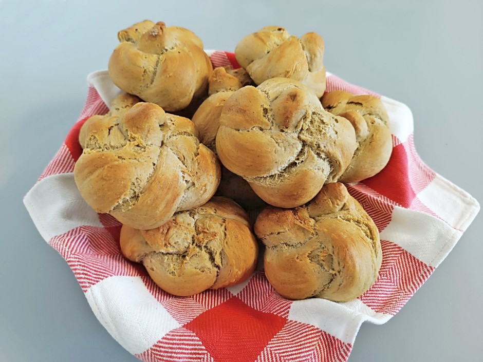 Dinkel-Knopfsemmeln mit Natron