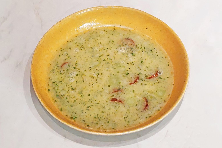 Grüne Jalapeno-Curry-Suppe