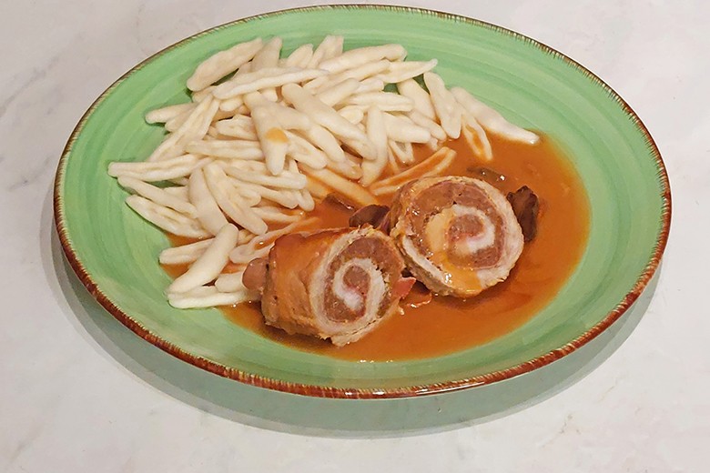 Schweinerouladen mit Mettfüllung