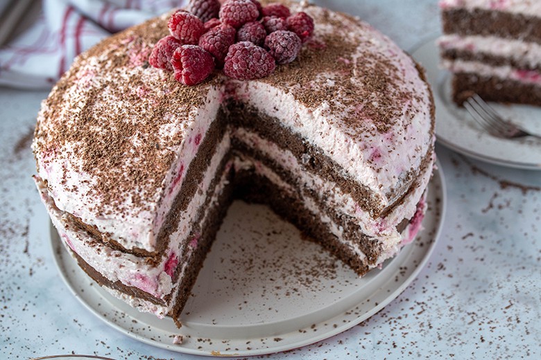 Ostertorte mit Himbeeren