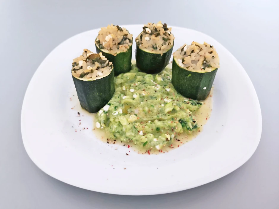 Gef&uuml;llte Zucchinit&uuml;rmchen mit B&auml;rlauchreis