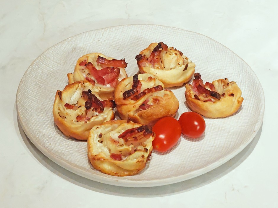 Flammkuchenschnecken mit Speck