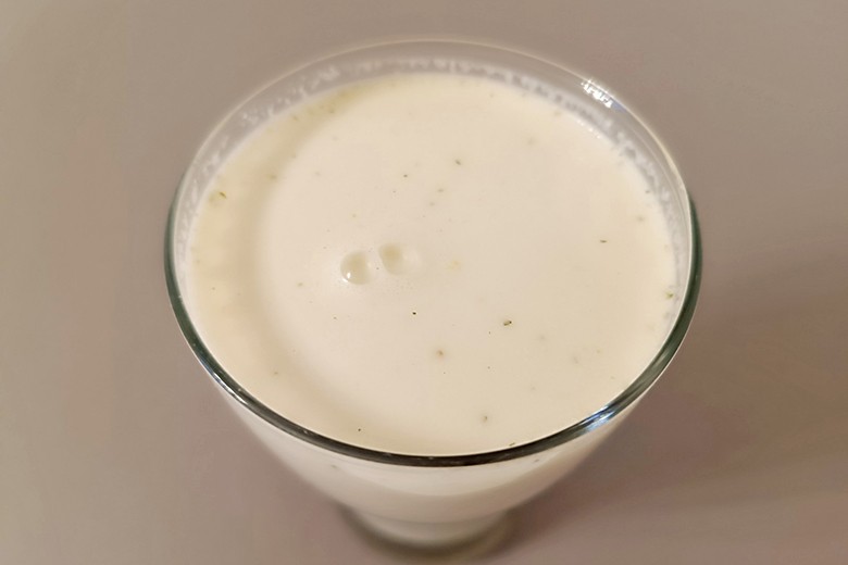 Hanfmilch aus geschältem Hanfsamen