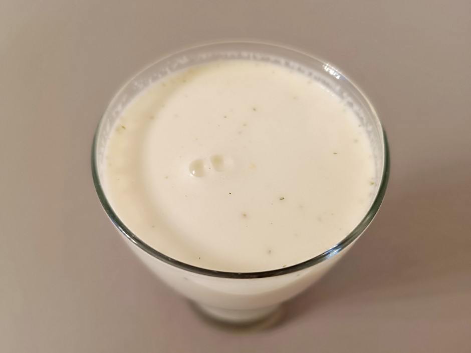 Hanfmilch aus geschältem Hanfsamen