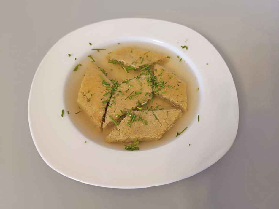 Hanfschöberl in klarer Suppe