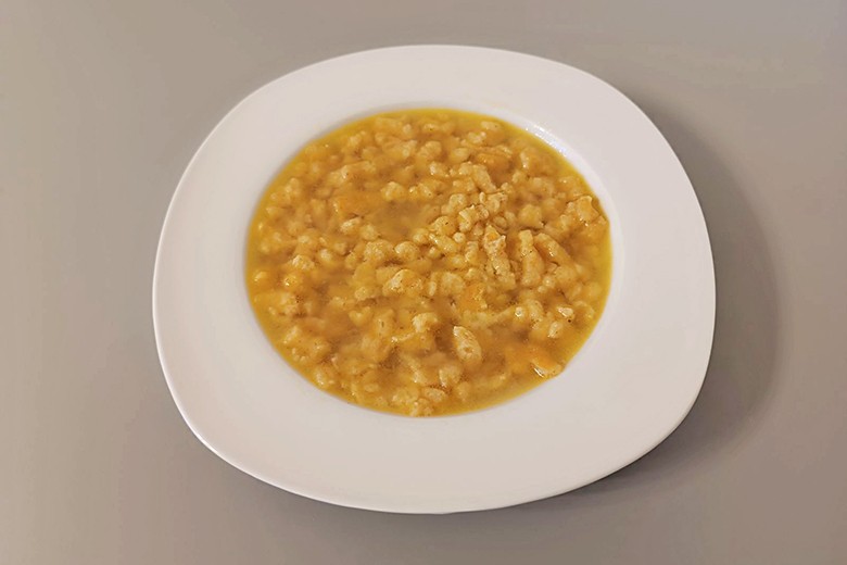 Dinkelgrießreis in klarer Suppe