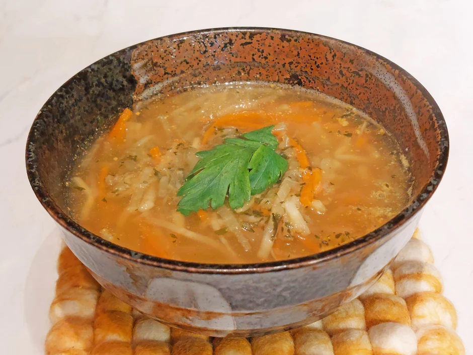 Kr&auml;ftige Wurzelsuppe mit Kren