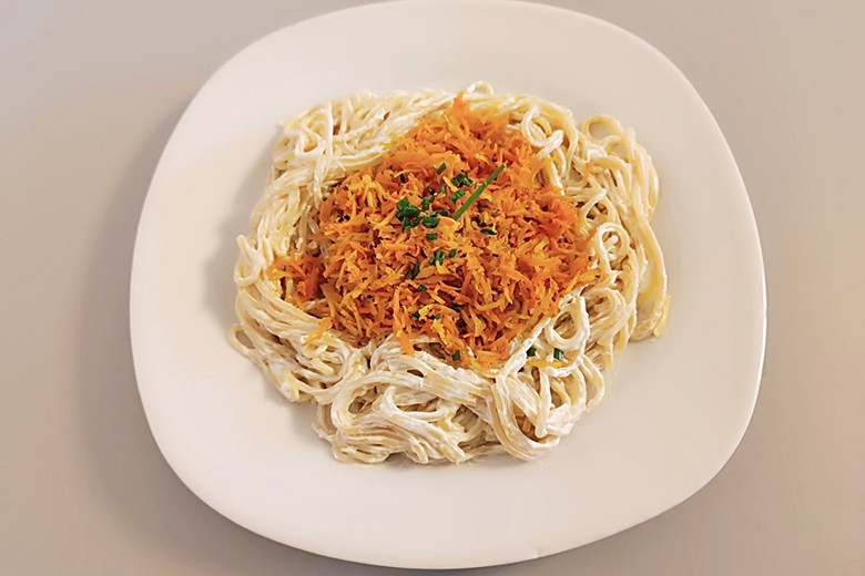 Cremige Spaghetti mit geraffelten Karotten