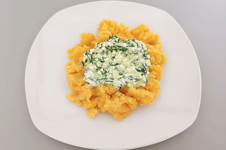 Bärlauch-Hüttenkäse auf Polenta