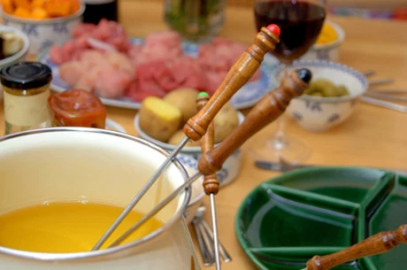 Fleischfondue mit Suppe