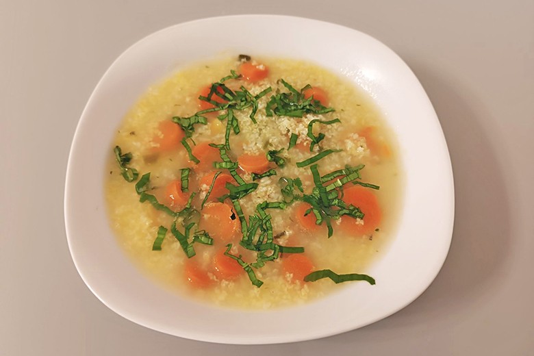 Hirsesuppe mit Karotten und Bärlauch