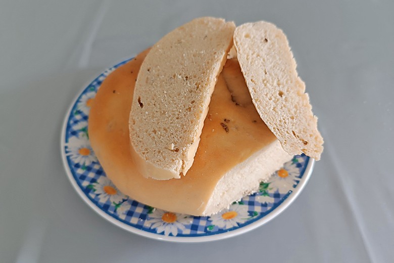 Dinkel-Osterbrot mit Anis