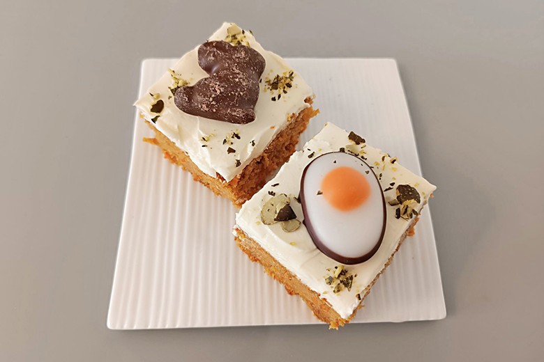 Karotten-Blechkuchen mit Kokosmehl