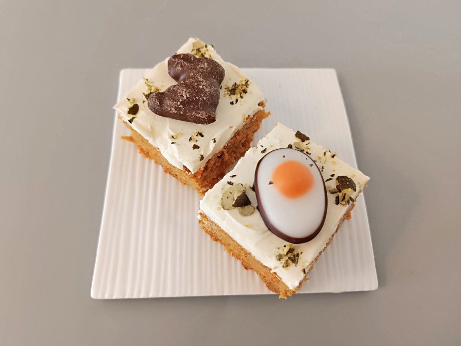Karotten-Blechkuchen mit Kokosmehl