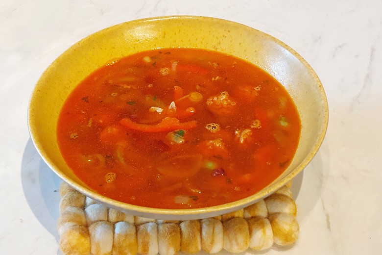 Spanische Gemüsesuppe mit Chorizo