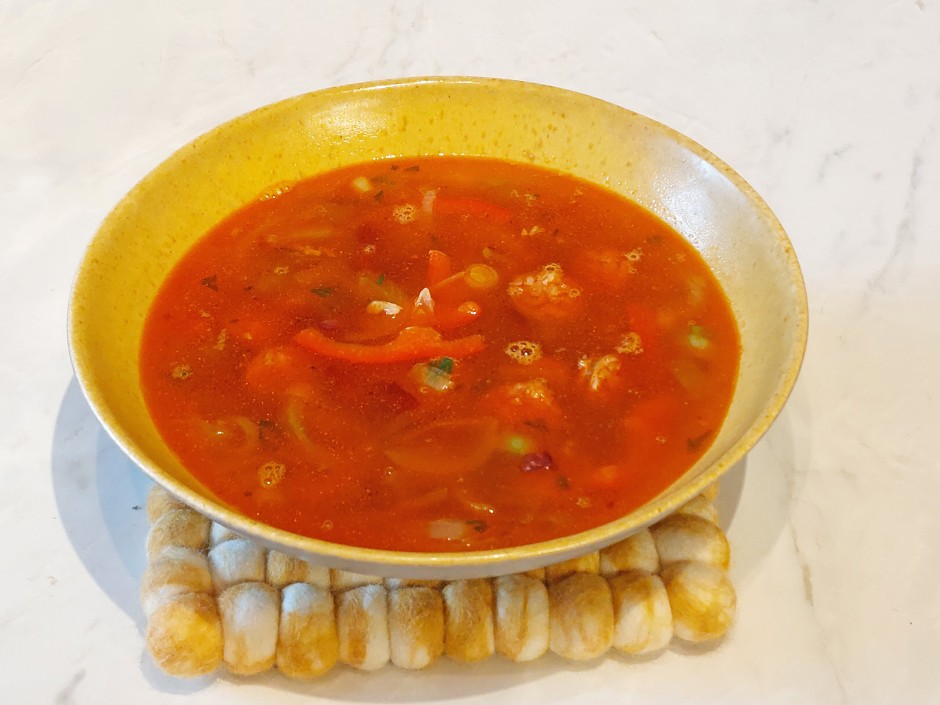 Spanische Gemüsesuppe mit Chorizo