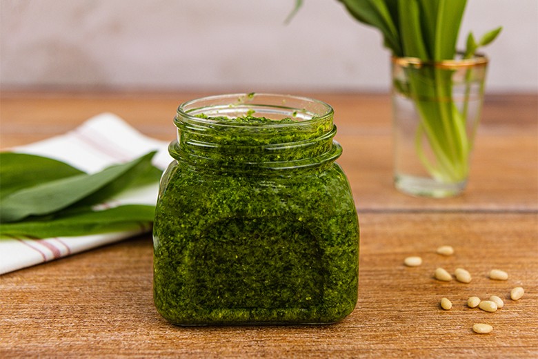 Bärlauchpesto mit Pinienkernen