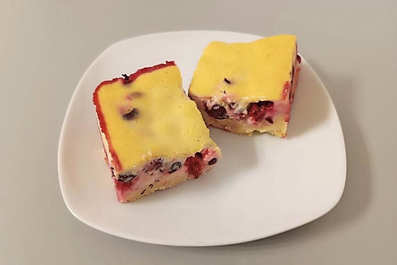 Hüttenkäsekuchen mit Jostabeeren