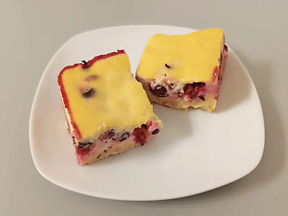 H&uuml;ttenk&auml;sekuchen mit Jostabeeren