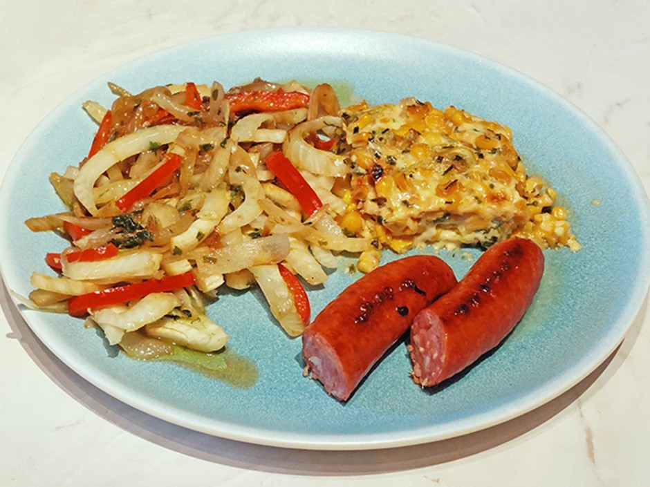 Fenchel-Zwiebel-Gemüse mit Mais-Pudding