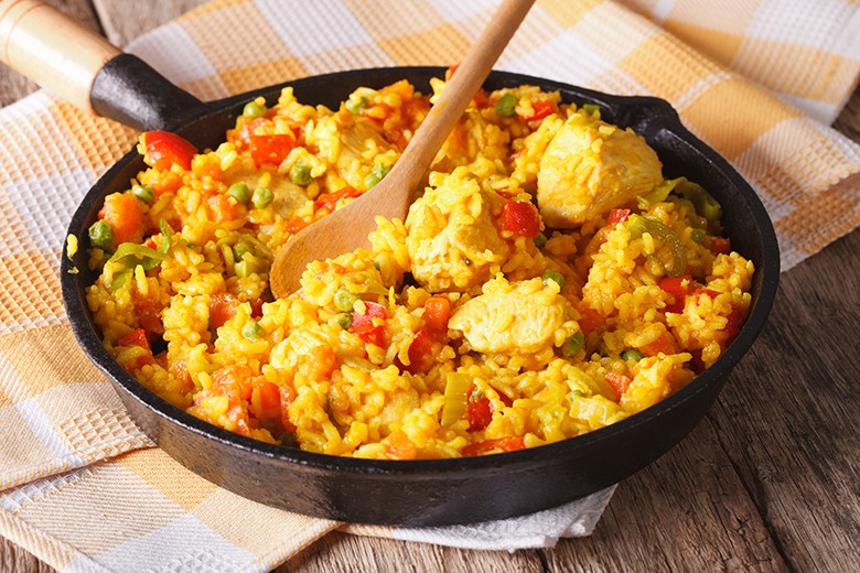 Paella mit Huhn und Gemüse