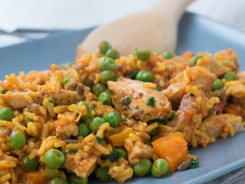 Paella mit Huhn und Gemüse