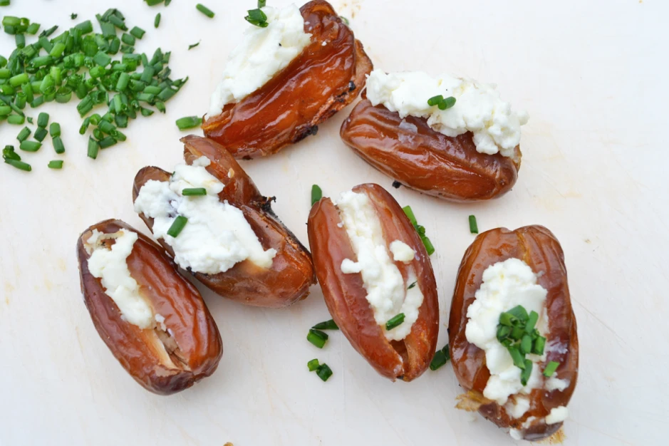 Datteln mit Frischkäse