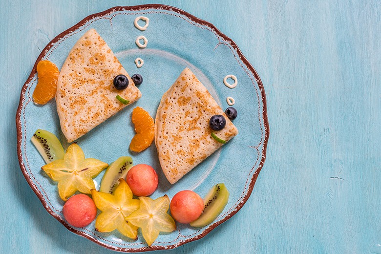Lustige Crepes mit frischen Früchten