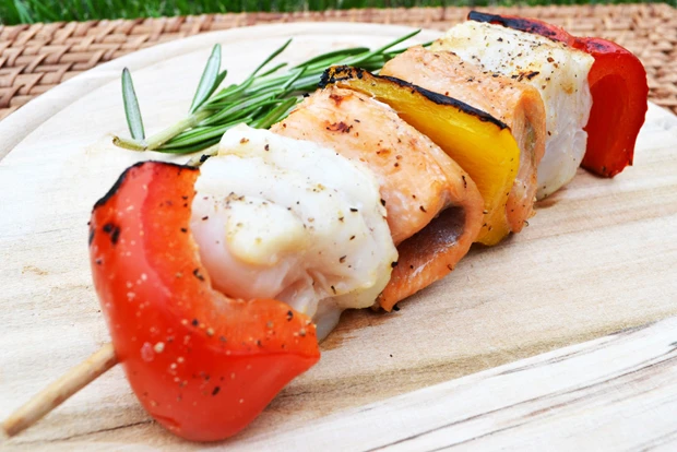 Gegrillter Fischspieß
