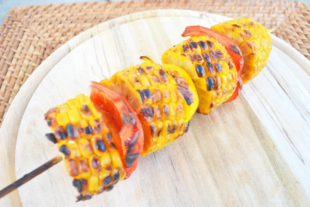 Gegrillter Mais Paprikaspie&szlig;